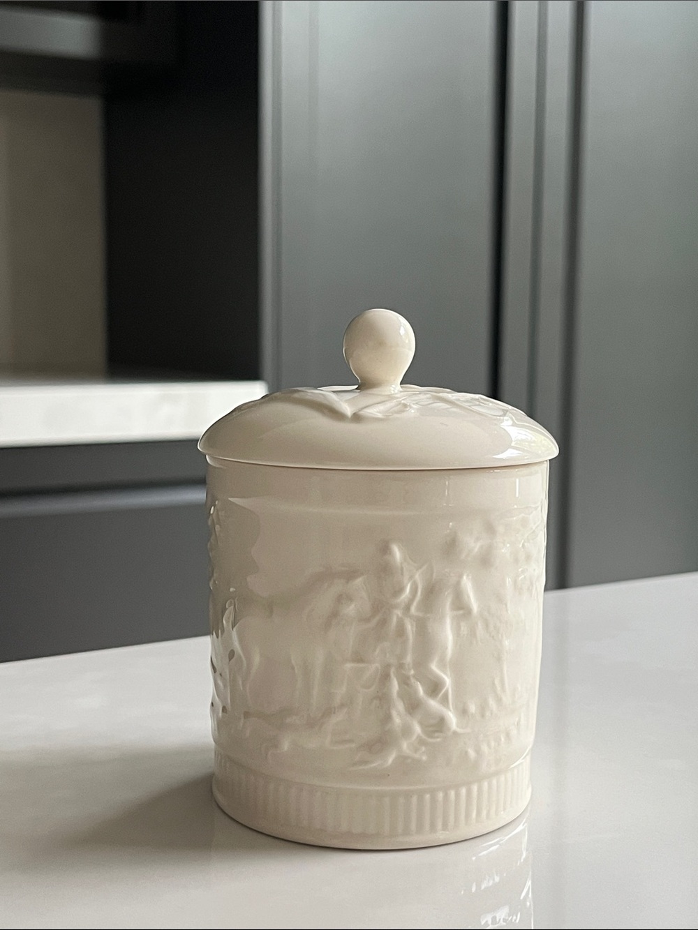 Wedgwood Etruria & Barlaston Devonshire Creamware Lidded Barrel Jar.